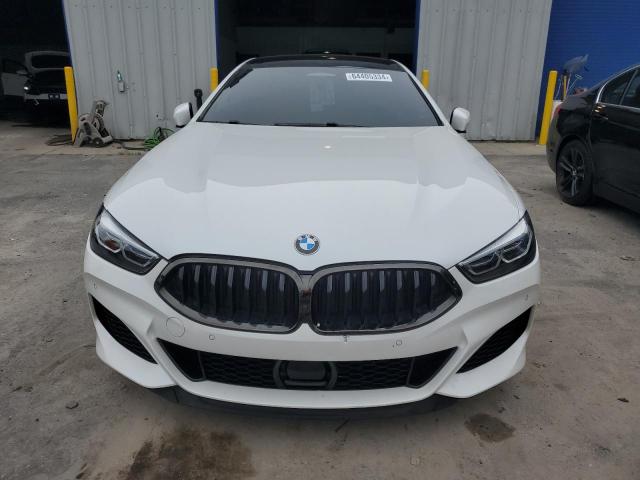 WBAGV8C06NCG91048 - 2022 BMW M850XI WHITE photo 5