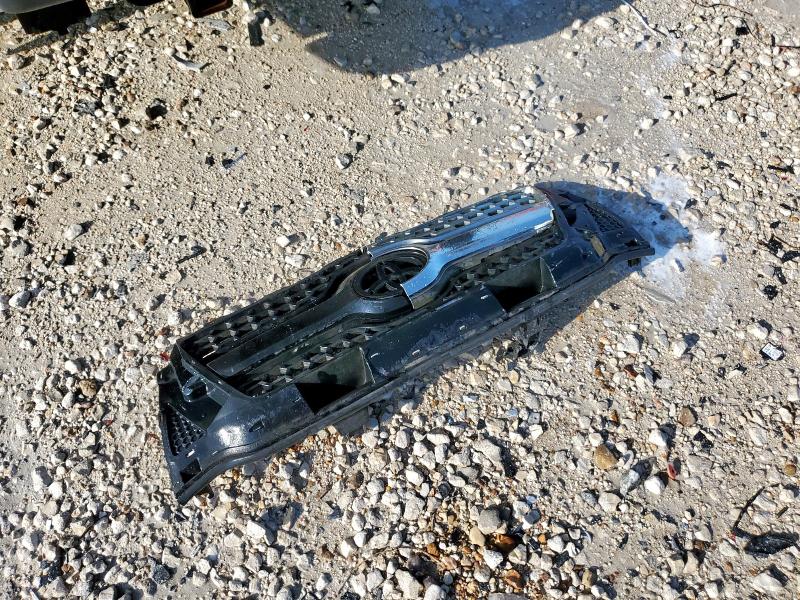 5TFJU4GN3BX011733 - 2011 TOYOTA TACOMA DOUBLE CAB PRERUNNER WHITE photo 12