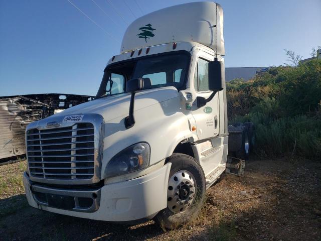 3AKJGED57GSHL6879 - 2016 FREIGHTLINER CASCADIA 1 WHITE photo 2