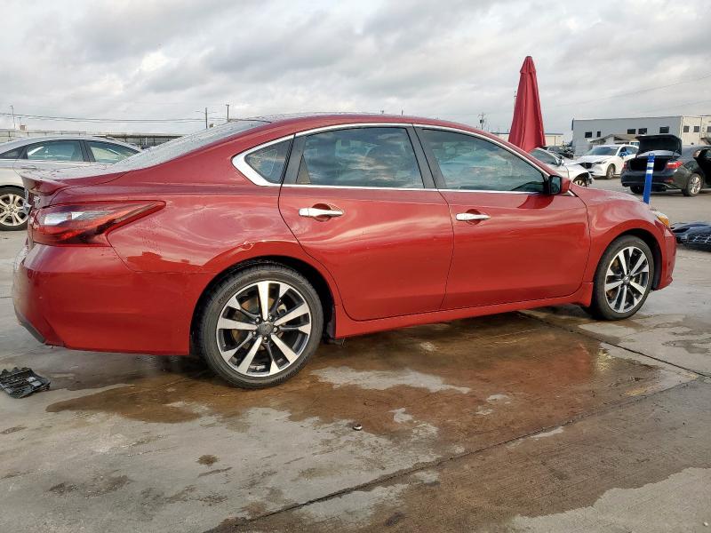 1N4AL3AP8HN311270 - 2017 NISSAN ALTIMA 2.5 RED photo 3