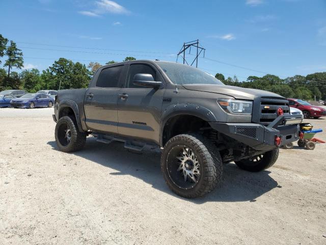 5TFDW5F1XCX267915 - 2012 TOYOTA TUNDRA CREWMAX SR5 BROWN photo 4