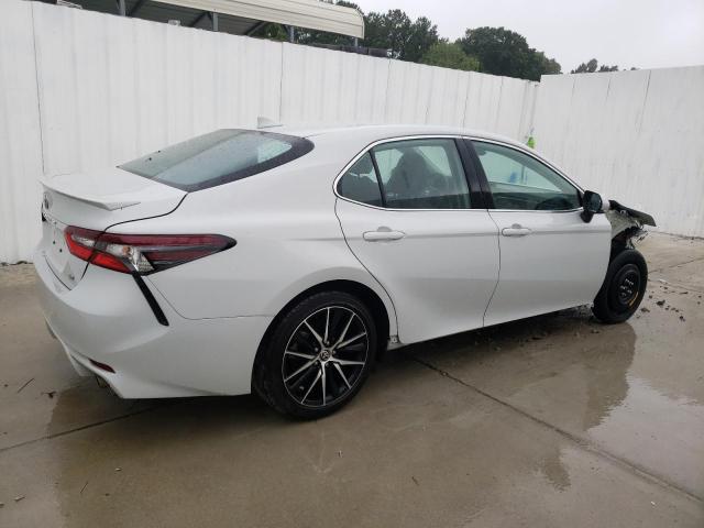 4T1G11AK2RU210182 - 2024 TOYOTA CAMRY SE NIGHT SHADE WHITE photo 3