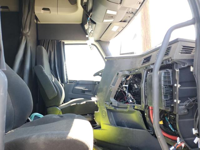 3AKJHHFGXSSVR9293 - 2025 FREIGHTLINER CASCADIA 1 თეთრი ფოტო 5