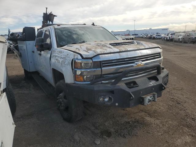 1GC4K0EY4JF105925 - 2018 CHEVROLET SILVERADO K3500 LTZ WHITE photo 4