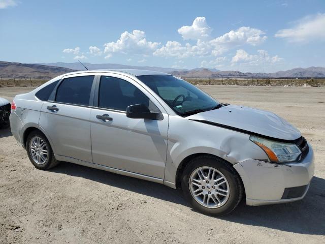 1FAHP35N09W262573 - 2009 FORD FOCUS SE SILVER photo 4