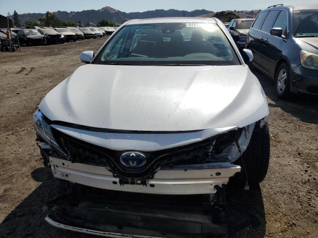 4T1F31AK9LU012695 - 2020 TOYOTA CAMRY XLE WHITE photo 5