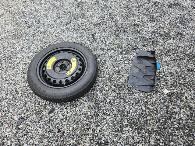 5NMZT3LB5HH024125 - 2017 HYUNDAI SANTA FE S Серый фото 13