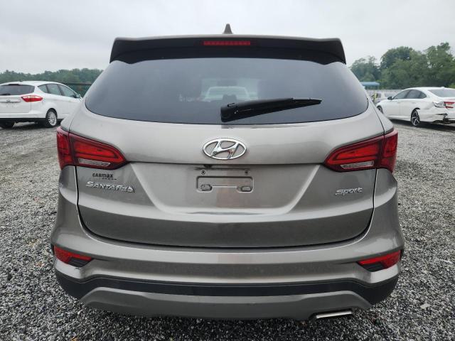 5NMZT3LB5HH024125 - 2017 HYUNDAI SANTA FE S Серый фото 6