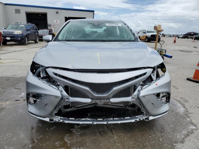 4T1G11AK8PU791233 - 2023 TOYOTA CAMRY SE NIGHT SHADE SILVER photo 5