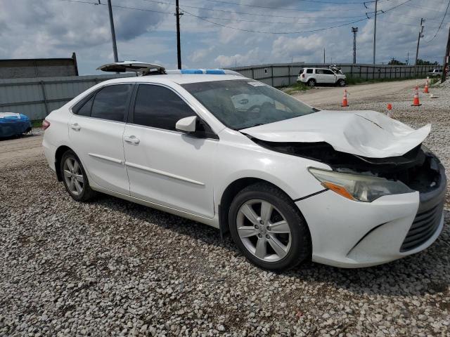 4T1BF1FK5GU545261 - 2016 TOYOTA CAMRY LE WHITE photo 4