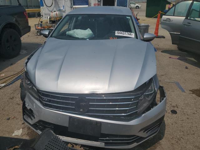 1VWDT7A39HC059940 - 2017 VOLKSWAGEN PASSAT R-LINE Gümüş foto 5