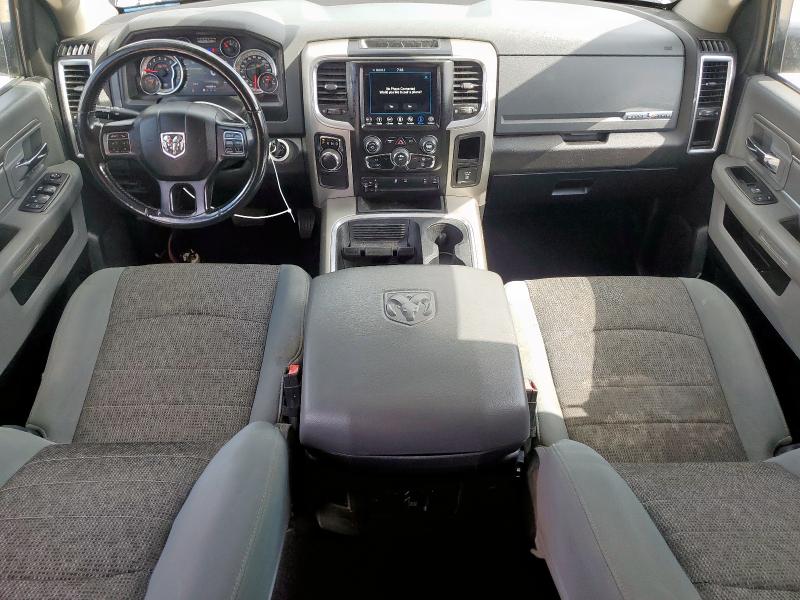 1C6RR6LM1JS229640 - 2018 RAM 1500 SLT Серый фото 8