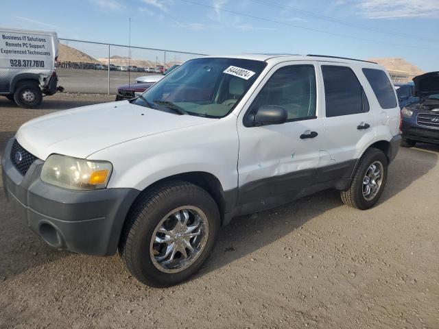 1FMYU93165KD52667 - 2005 FORD ESCAPE XLT WHITE photo 1