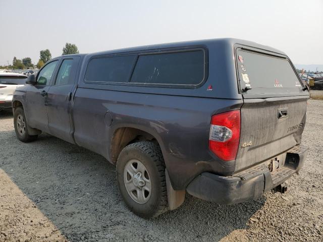 5TFCY5F1XFX018038 - 2015 TOYOTA TUNDRA DOUBLE CAB SR/SR5 GRAY photo 2