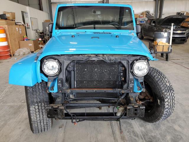 1C4BJWEG5JL842654 - 2018 JEEP WRANGLER U SAHARA BLUE photo 5