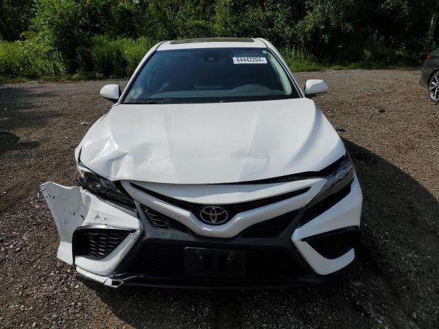 4T1S11AK4PU766324 - 2023 TOYOTA CAMRY SE NIGHT SHADE WHITE photo 5