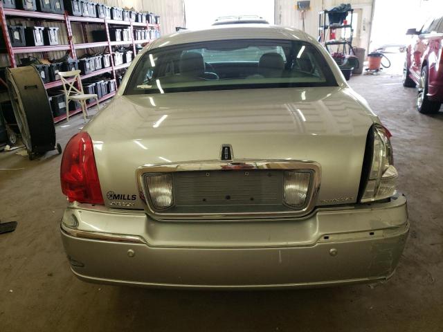 1LNHM82W33Y694580 - 2003 LINCOLN TOWN CAR SIGNATURE BEIGE photo 6