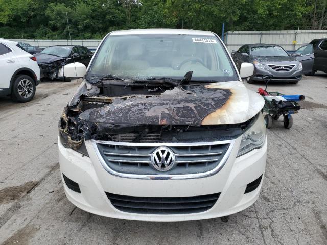 2V4RW3D19AR295882 - 2010 VOLKSWAGEN ROUTAN SE WHITE photo 5