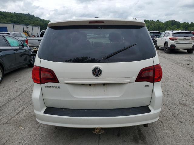 2V4RW3D19AR295882 - 2010 VOLKSWAGEN ROUTAN SE WHITE photo 6