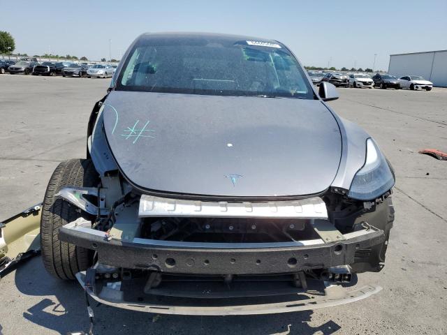 7SAYGAEE1RF170717 - 2024 TESLA MODEL Y رمادي صورة 5
