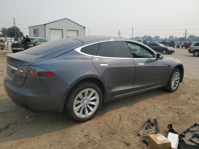 5YJSA1E28JF246920 - 2018 TESLA MODEL S ნაცრისფერი ფოტო 3