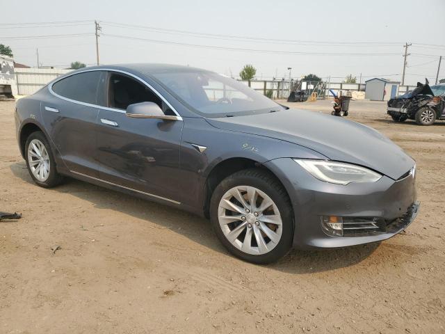 5YJSA1E28JF246920 - 2018 TESLA MODEL S ნაცრისფერი ფოტო 4