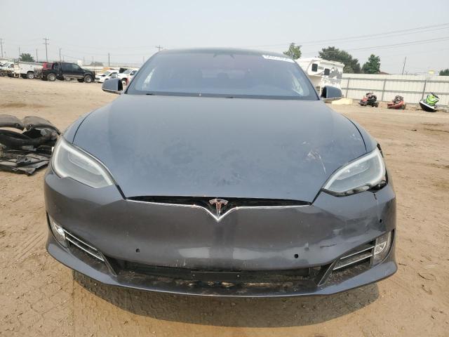 5YJSA1E28JF246920 - 2018 TESLA MODEL S ნაცრისფერი ფოტო 5