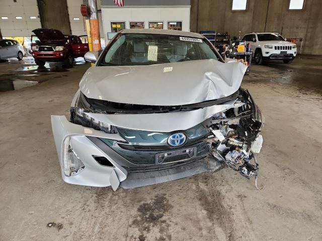 JTDKARFP3H3060878 - 2017 TOYOTA PRIUS PRIM SILVER photo 5