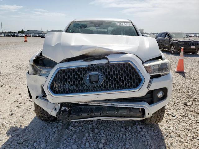 3TMDZ5BN6JM049358 - 2018 TOYOTA TACOMA DOUBLE CAB Ақ фото 5