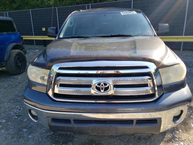 5TFEY5F10AX083448 - 2010 TOYOTA TUNDRA CREWMAX SR5 GRAY photo 5