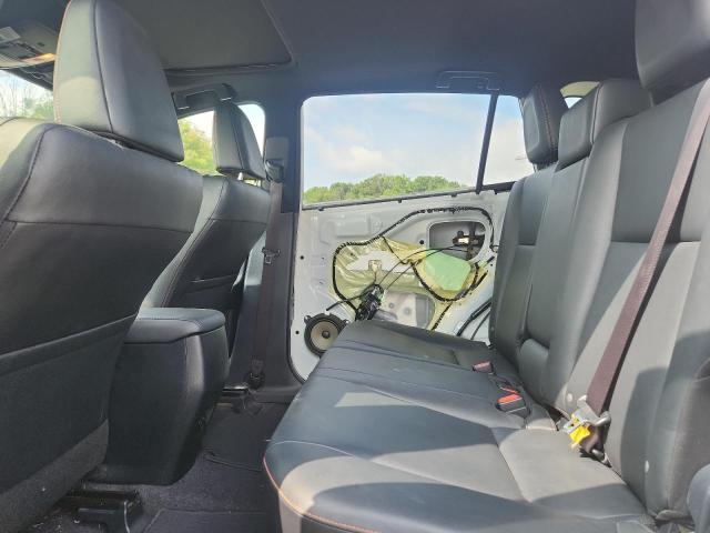 JTMJFREV3GJ076652 - 2016 TOYOTA RAV4 SE WHITE photo 11