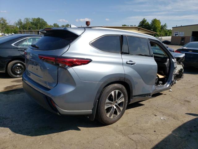 5TDGZRBH4NS187372 - 2022 TOYOTA HIGHLANDER XLE SILVER photo 3