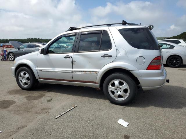 4JGAB54E22A298660 - 2002 MERCEDES-BENZ ML 320 SILVER photo 2