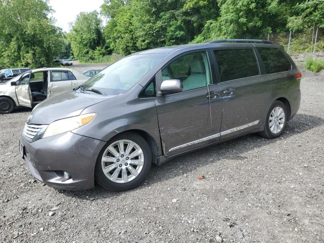 2011 TOYOTA SIENNA XLE, 