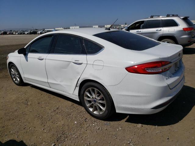 3FA6P0H7XHR284696 - 2017 FORD FUSION SE WHITE photo 2