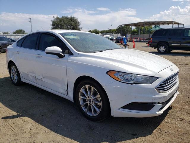 3FA6P0H7XHR284696 - 2017 FORD FUSION SE WHITE photo 4