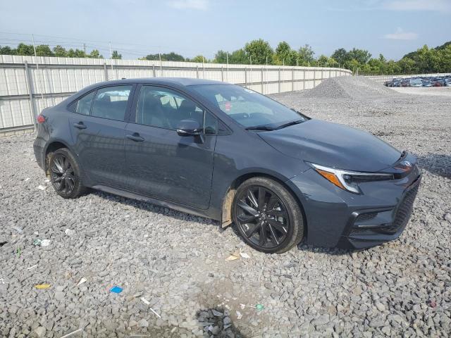 5YFS4MCE0SP233316 - 2025 TOYOTA COROLLA SE CHARCOAL photo 4