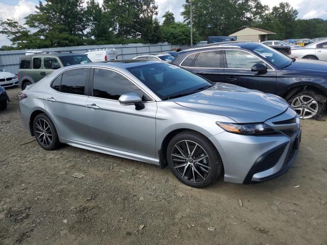 4T1T11BK7PU094097 - 2023 TOYOTA CAMRY SE NIGHT SHADE SILVER photo 4