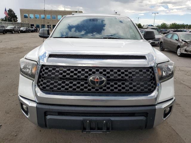 5TFUY5F13JX693789 - 2018 TOYOTA TUNDRA DOUBLE CAB SR/SR5 WHITE photo 5