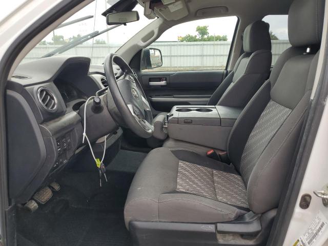 5TFUY5F13JX693789 - 2018 TOYOTA TUNDRA DOUBLE CAB SR/SR5 WHITE photo 7