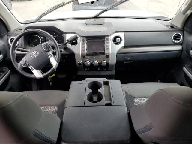 5TFUY5F13JX693789 - 2018 TOYOTA TUNDRA DOUBLE CAB SR/SR5 WHITE photo 8