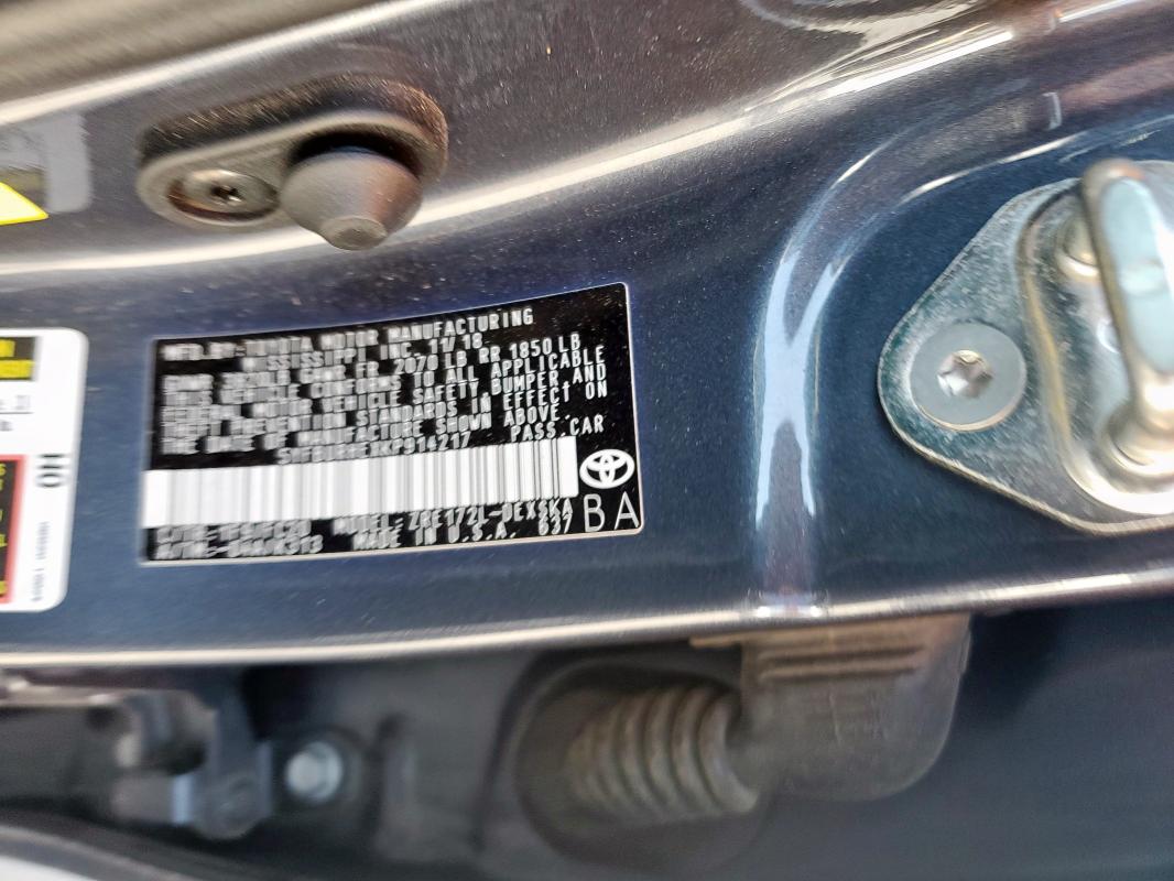 5YFBURHEXKP914217 - 2019 TOYOTA COROLLA L BLUE photo 12