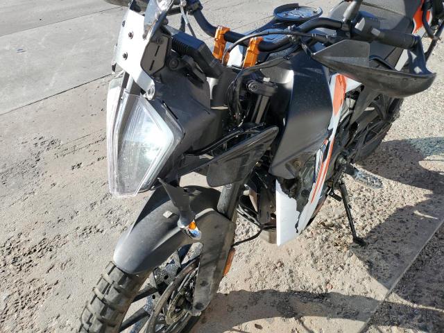 MD2JGJ409MC229467 - 2021 KTM 390 ADVENTURE WHITE photo 9