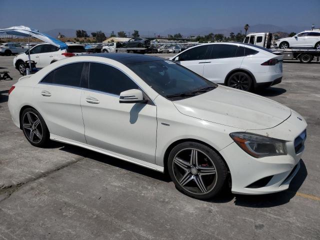 WDDSJ4GB7GN322982 - 2016 MERCEDES-BENZ CLA 250 4MATIC WHITE photo 4