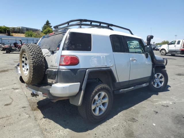 JTEBU11F470078146 - 2007 TOYOTA FJ CRUISER SILVER photo 3