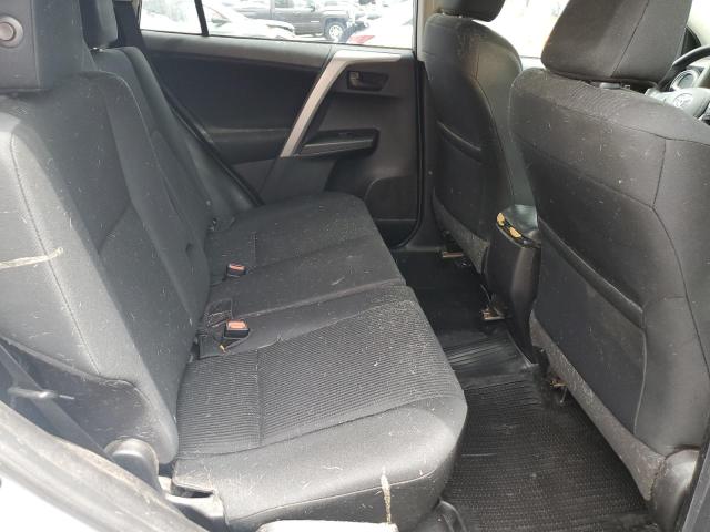 2T3BFREV6JW755103 - 2018 TOYOTA RAV4 LE ვერცხლისფერი ფოტო 11