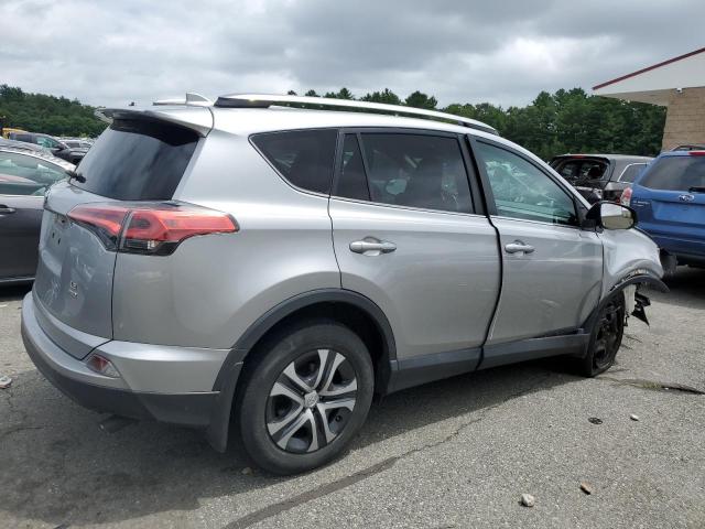 2T3BFREV6JW755103 - 2018 TOYOTA RAV4 LE ვერცხლისფერი ფოტო 3
