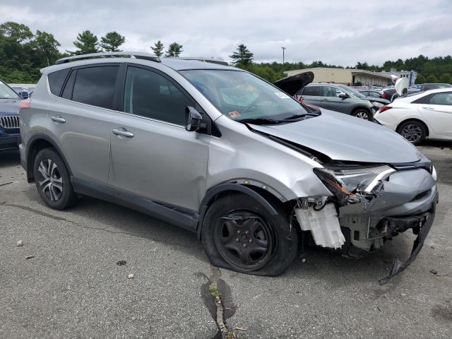 2T3BFREV6JW755103 - 2018 TOYOTA RAV4 LE ვერცხლისფერი ფოტო 4