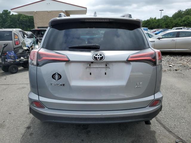 2T3BFREV6JW755103 - 2018 TOYOTA RAV4 LE ვერცხლისფერი ფოტო 6