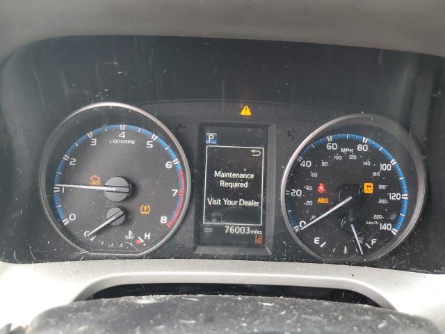 2T3BFREV6JW755103 - 2018 TOYOTA RAV4 LE ვერცხლისფერი ფოტო 9